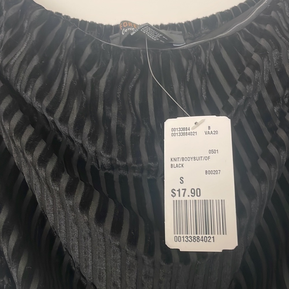 Forever 21 velvet ribbed off the shoulder bodysuit NWT - Picture 3 of 4
